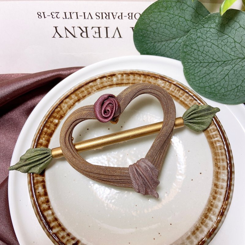 【西洋古董饰品】特殊手工金属掐丝编织立体爱心 精美 胸章 胸针 - 胸针 - 贵金属 金色