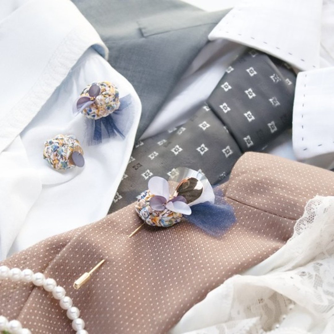 18kgf | Koburi blooming pin corsage | Liberty, organdy and sequins. | Blau - 胸花/手腕花 - 其他人造纤维 蓝色