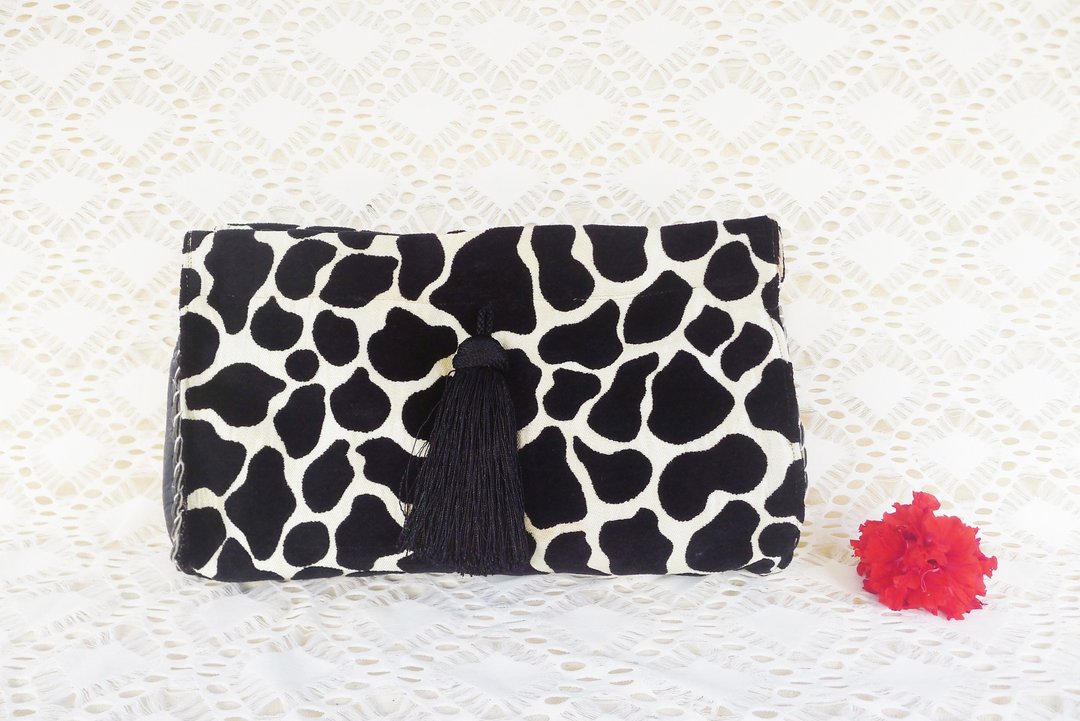Vintage oversized clutch with tassel,Cow textured fabric with genuine leather - 手拿包 - 聚酯纤维 黑色