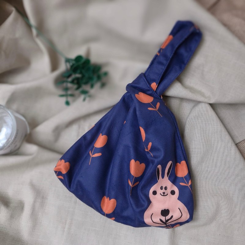 【安心出货】送你一朵花 短绒套结手腕包 / 现货 - 手提包/手提袋 - 聚酯纤维 蓝色