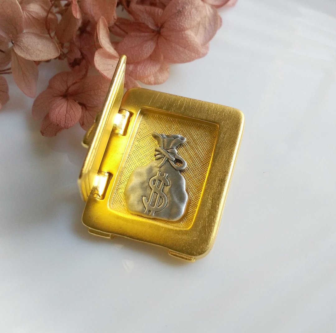西洋古董饰品。JJ 保险箱 别针 - 徽章/别针 - 其他金属 金色