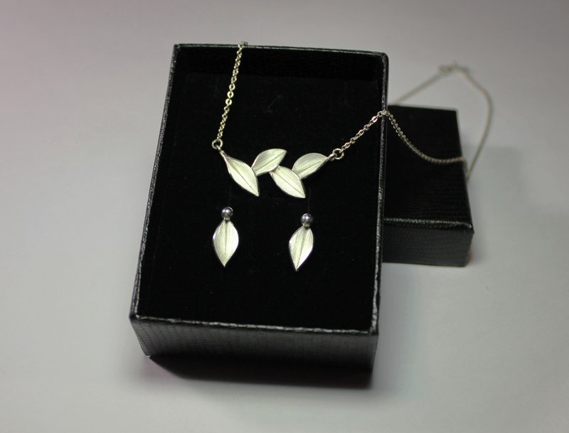 点叶系列组合|小串叶纯银锁骨链(横式)+一叶耳环一对 - 锁骨链 - 纯银 银色