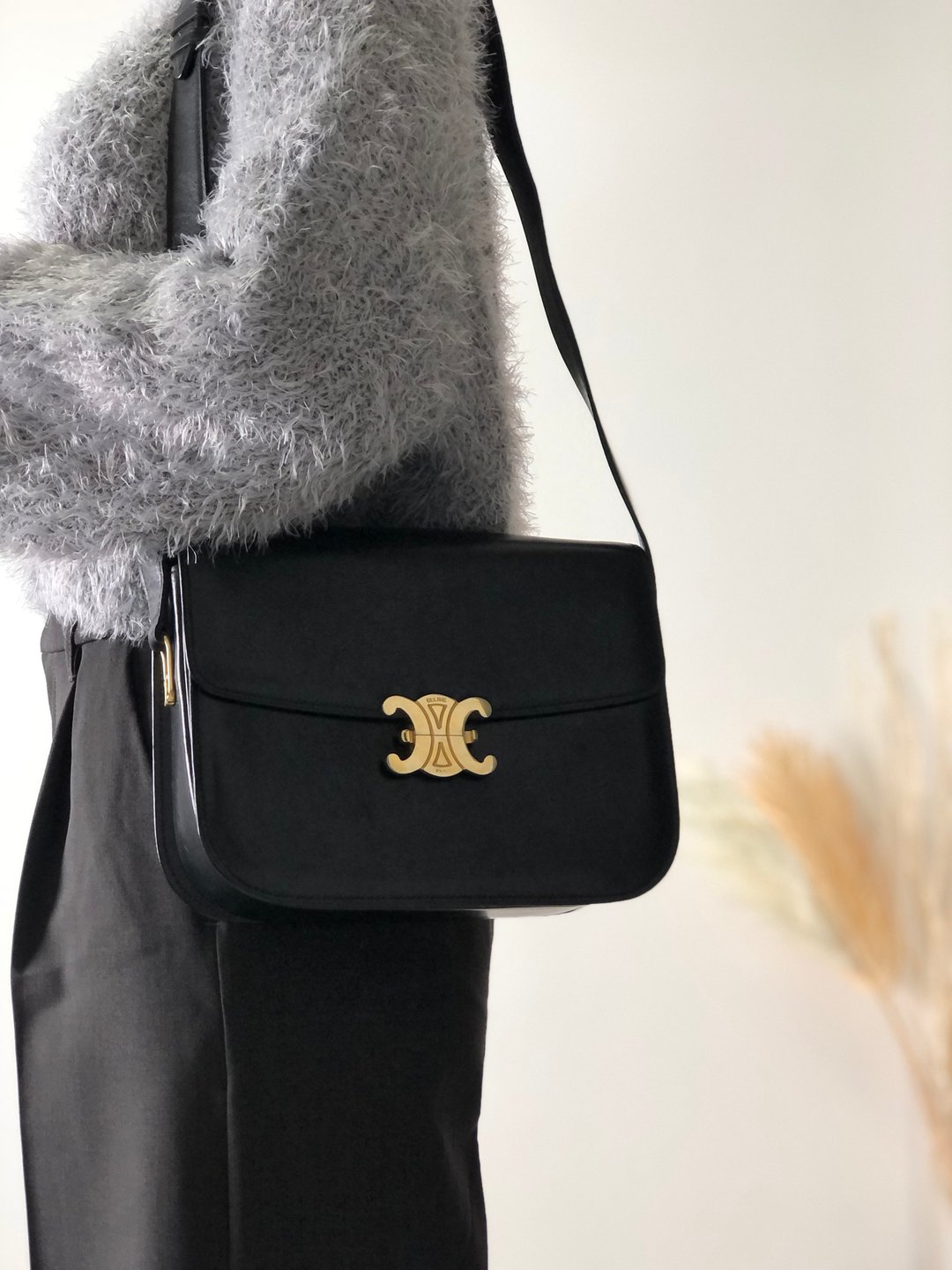 【日本直送，名牌二手包装】CELINE Triomphe 皮革单肩包黑Vintage 复古做旧 iv4xyc - 侧背包/斜挎包 - 真皮 黑色
