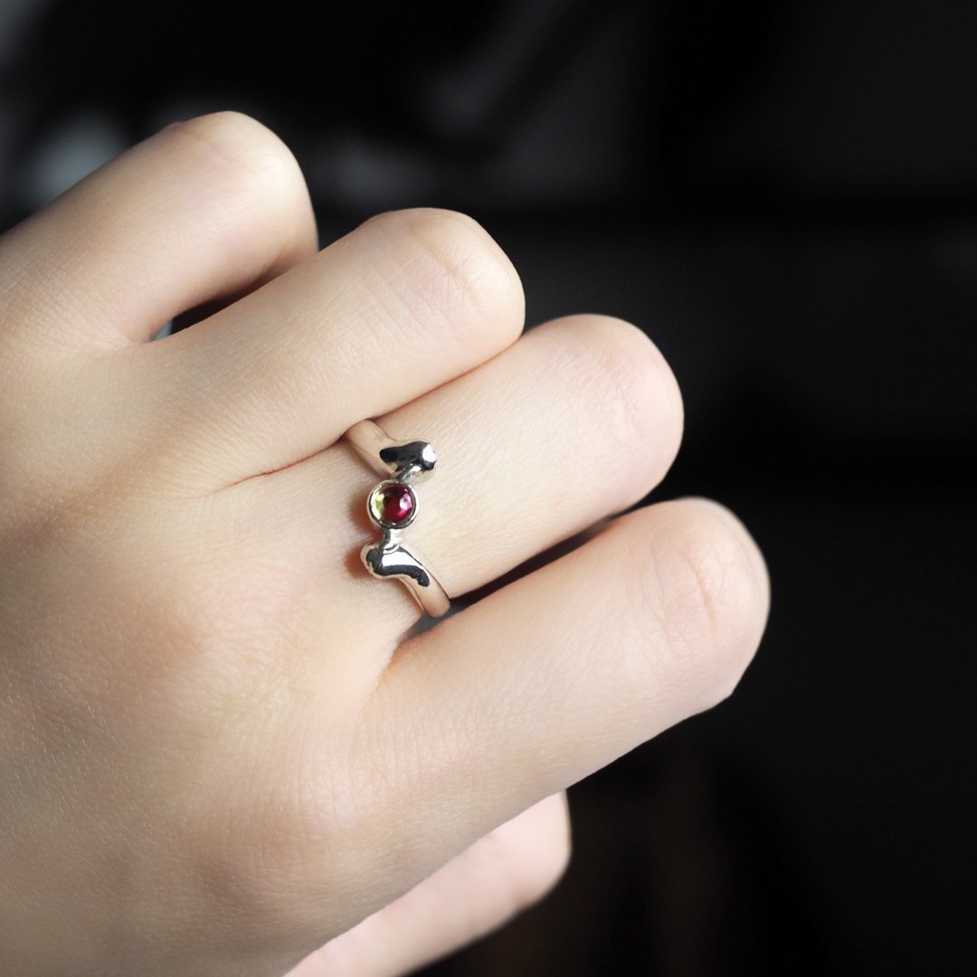 Catch the Rainbow Cat Paw Ring Peridot, Ruby - 戒指 - 半宝石 银色