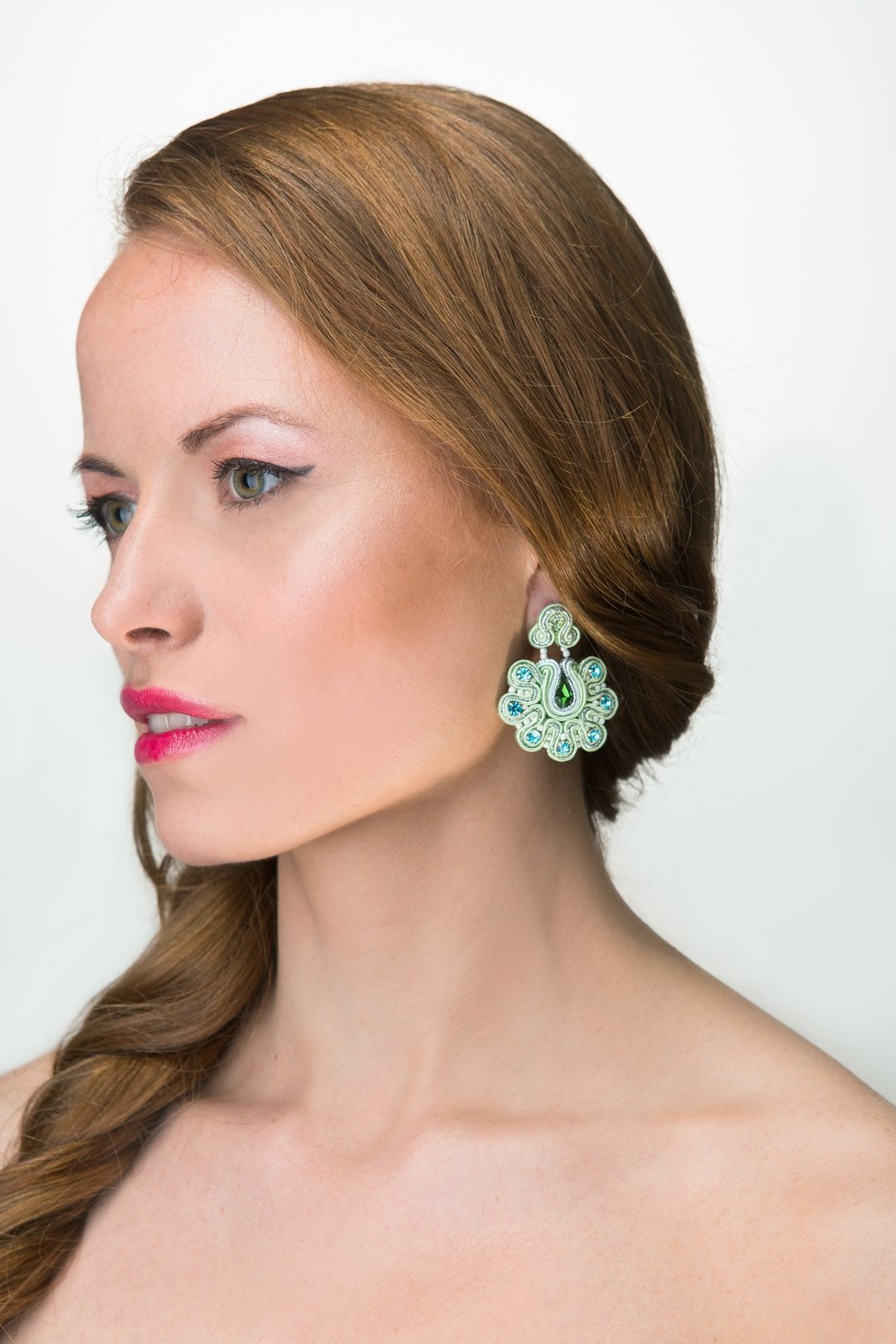 Earrings Green earrings with crystals Lace - 耳环/耳夹 - 其他材质 绿色