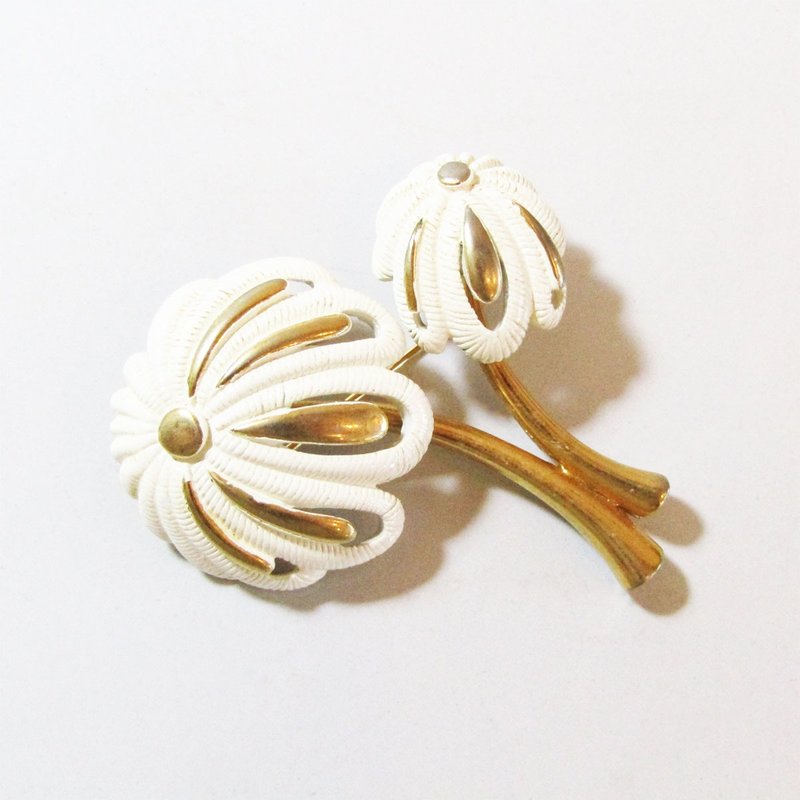 1980s Monet 珐琅 花卉 胸针 - 胸针 - 其他金属 白色