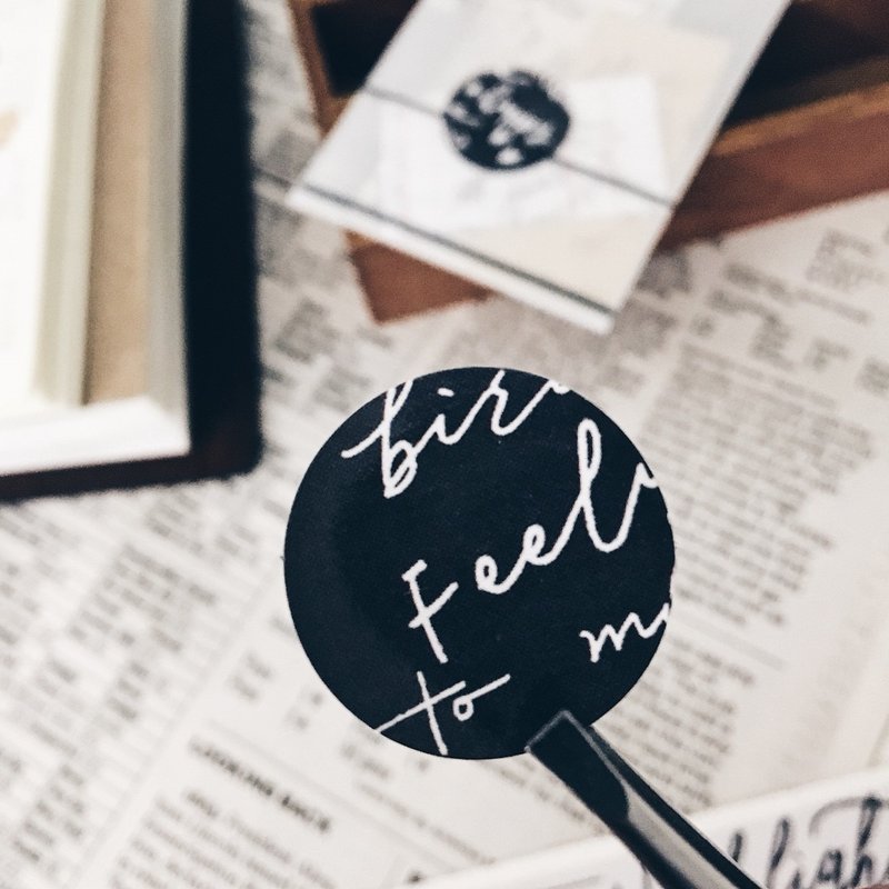 草写英文字。小圆封口贴 (2张1组) - 贴纸 - 纸 黑色