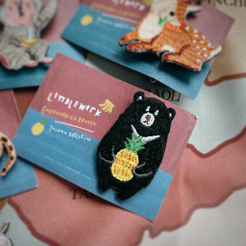 刺绣别针/烫贴 | 台湾系列 | 台湾黑熊 | Littdlework - 胸针 - 绣线 多色