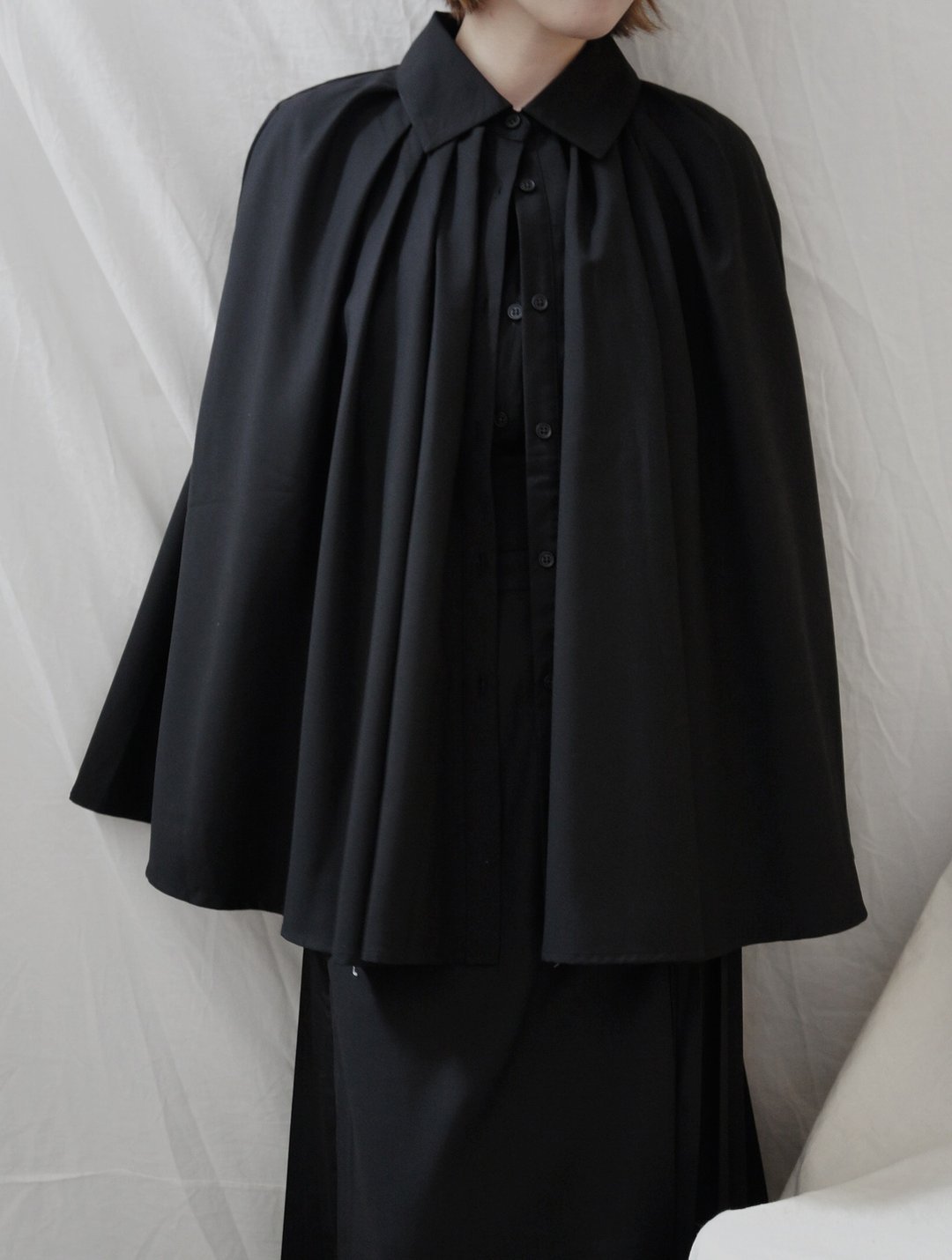 pleated cape 百褶斗篷外套 - 女装休闲/机能外套 - 其他人造纤维 黑色