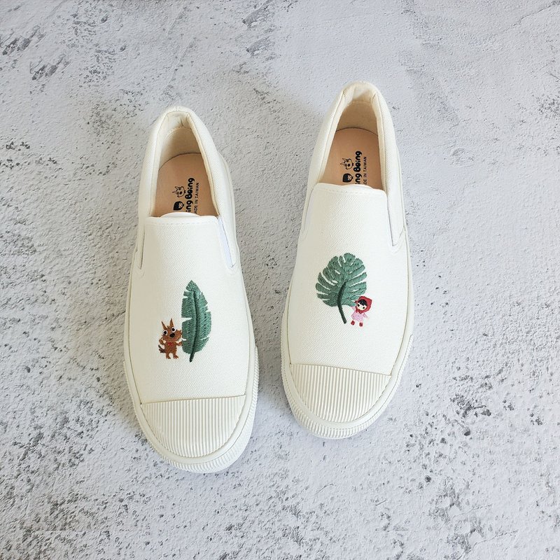 防泼水绣花厚底懒人小白鞋 小红帽大野狼 (宽楦)女鞋 - 女款休闲鞋 - 防水材质 白色