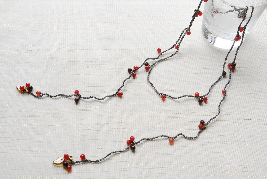 It can also be a garnet and new jade red fruit vine long necklace. - 长链 - 半宝石 红色