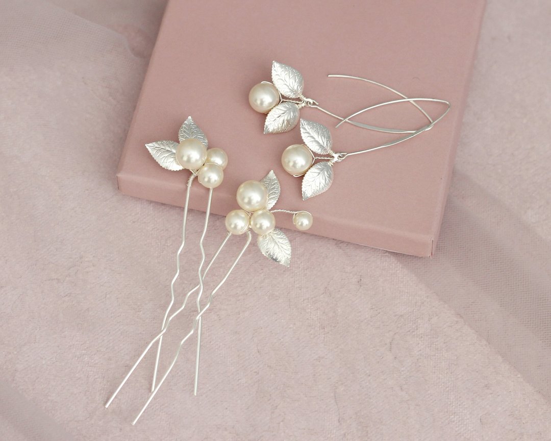 Bridal hair piece earrings set / Wedding hair pins leaves and pearls - 发饰 - 玻璃 银色