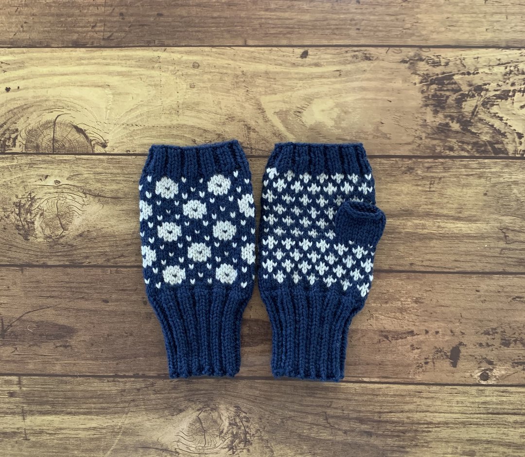 Nordic Traditional Pattern Hand Warmers - Navy x Grey - 手套 - 羊毛 蓝色