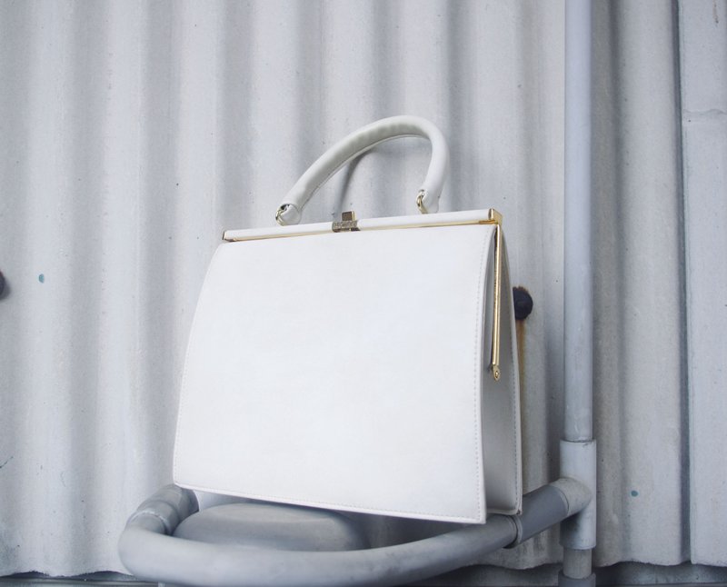 4.5studio-北欧古着古董包-50年代纯白气质金边手提口金包 - 手提包/手提袋 - 真皮 白色