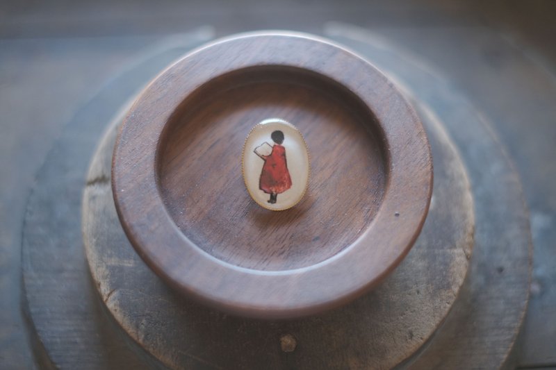 胸针 读魔导书的女孩 - 胸针 - 树脂 红色