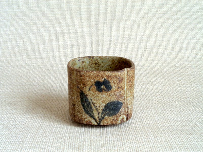 方形茶杯 — 燕与紫罗兰 b - 茶具/茶杯 - 陶 卡其色