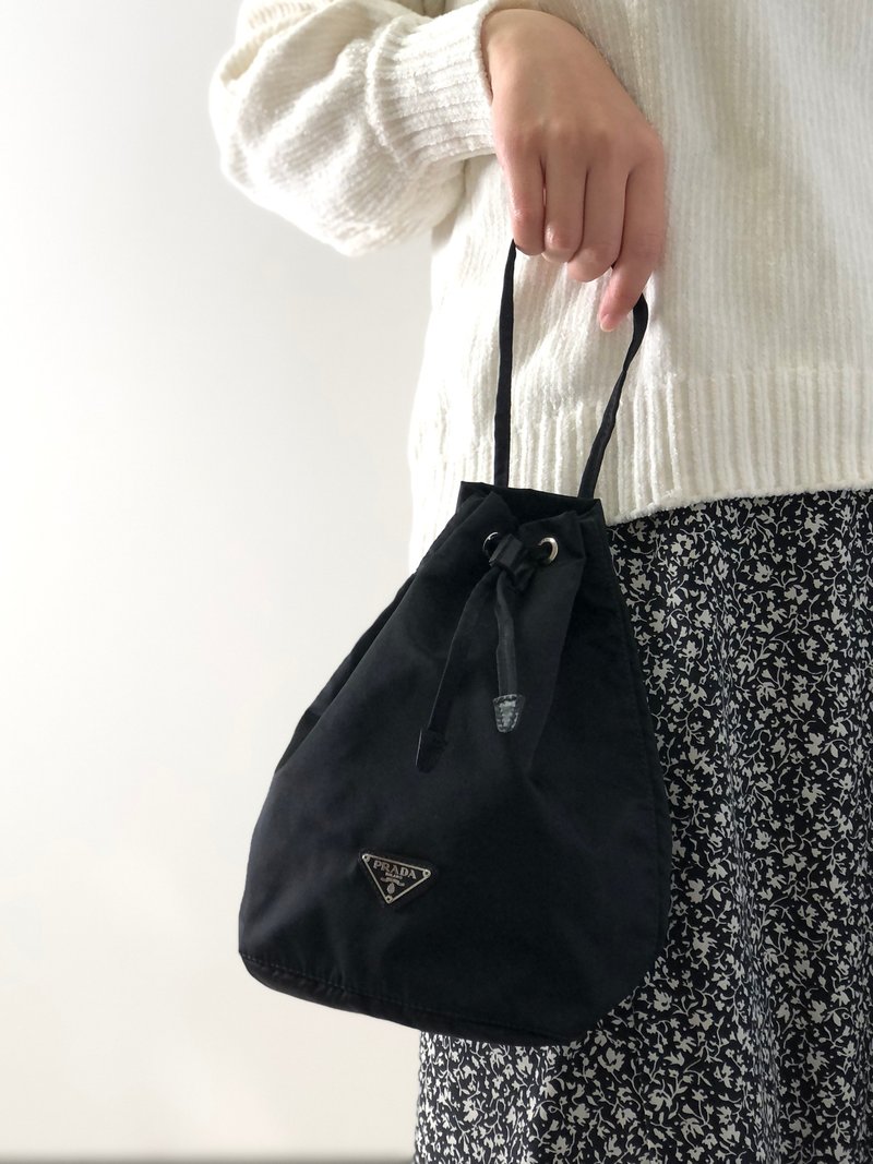 【日本直运，名牌二手包装】PRADA三角Logo尼龙抽绳手袋黑Vintage Vintage snf6t2 - 手提包/手提袋 - 尼龙 黑色