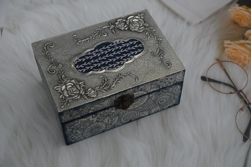 锡雕 金属押花 藤蔓玫瑰收纳盒 - 收纳用品 - 其他材质 蓝色