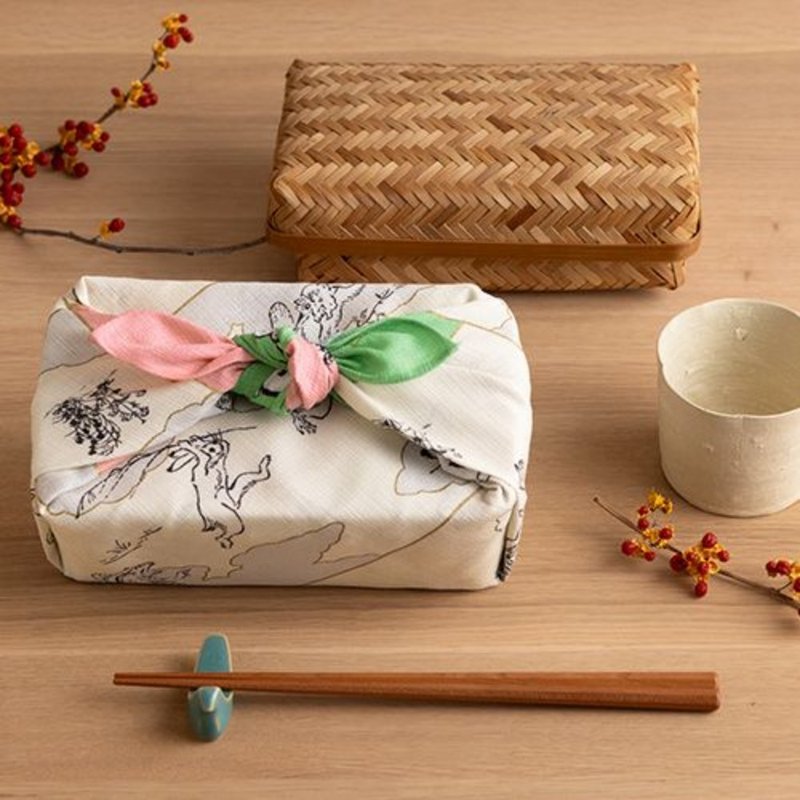 京都风吕敷包巾-鸟兽戏画 中巾(粉&绿) - 手提包/手提袋 - 棉．麻 