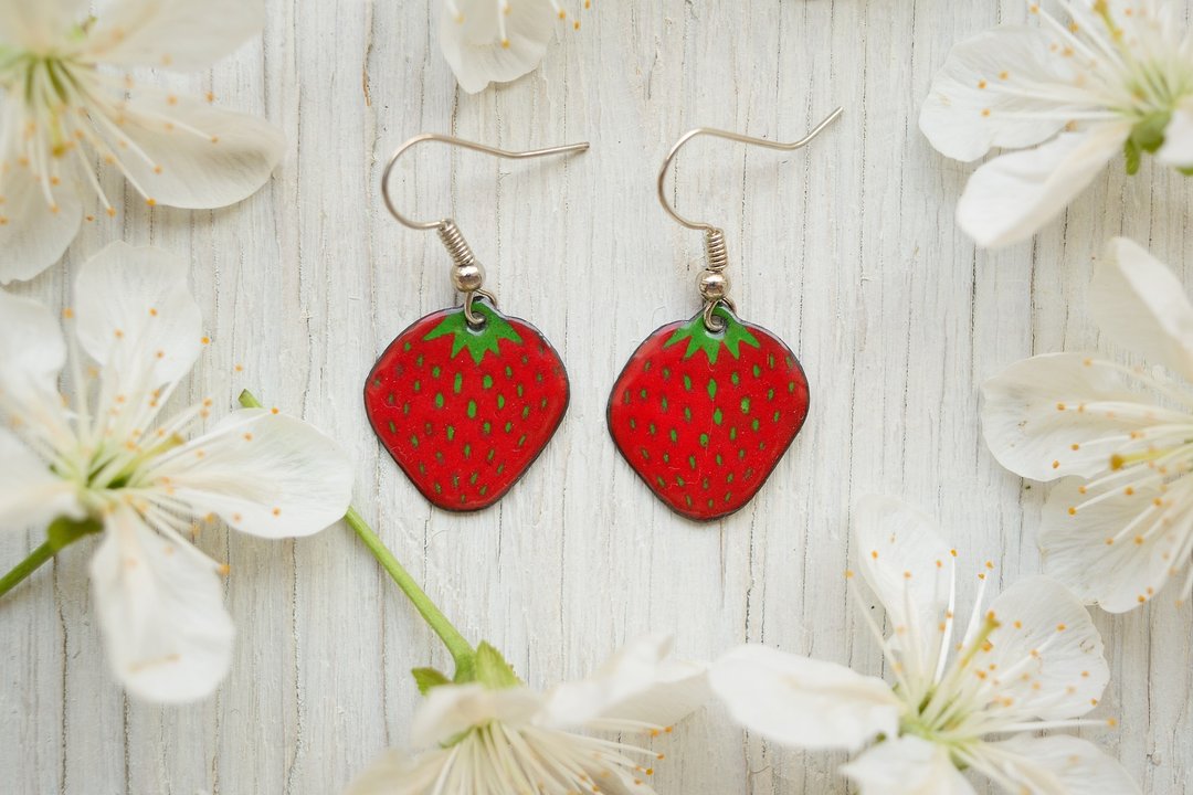 Strawberry enamel necklace, based on copper - 项链 - 珐琅 红色