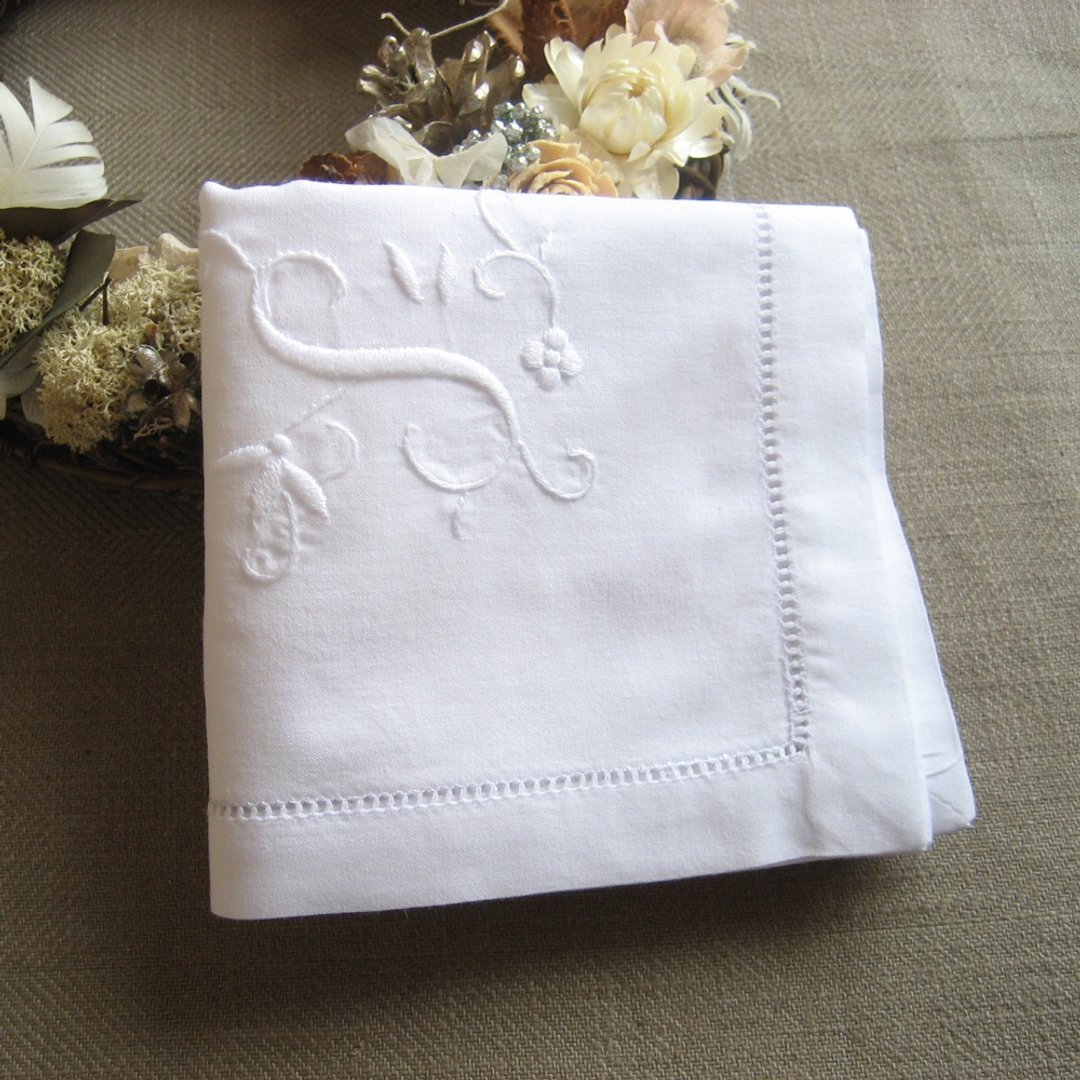 Hand embroidery initials handkerchief　S - 手帕/方巾 - 棉 白色