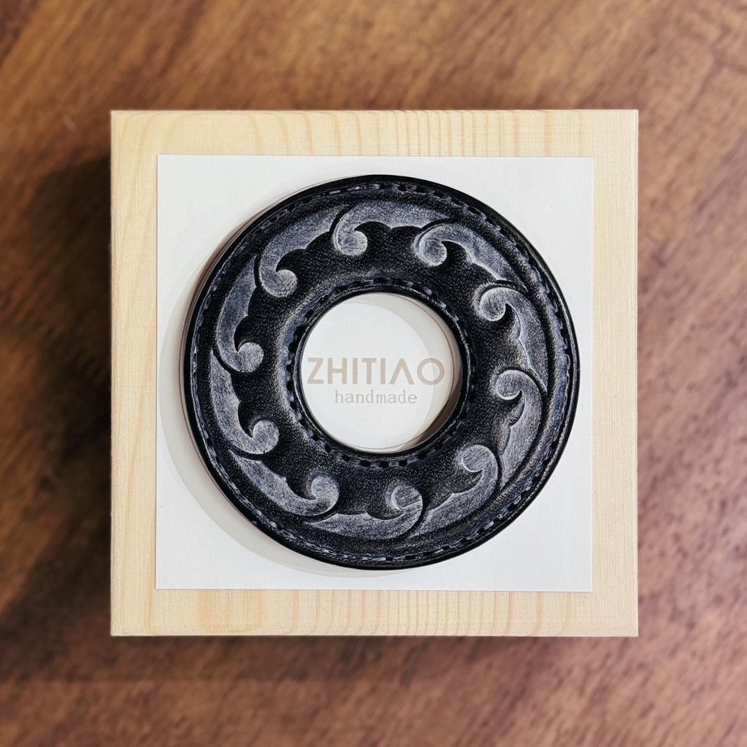原创手工制作牛皮剑道刀镡 生生流転 黑雾蜡 剑锷 Tsuba - 运动配件 - 真皮 黑色