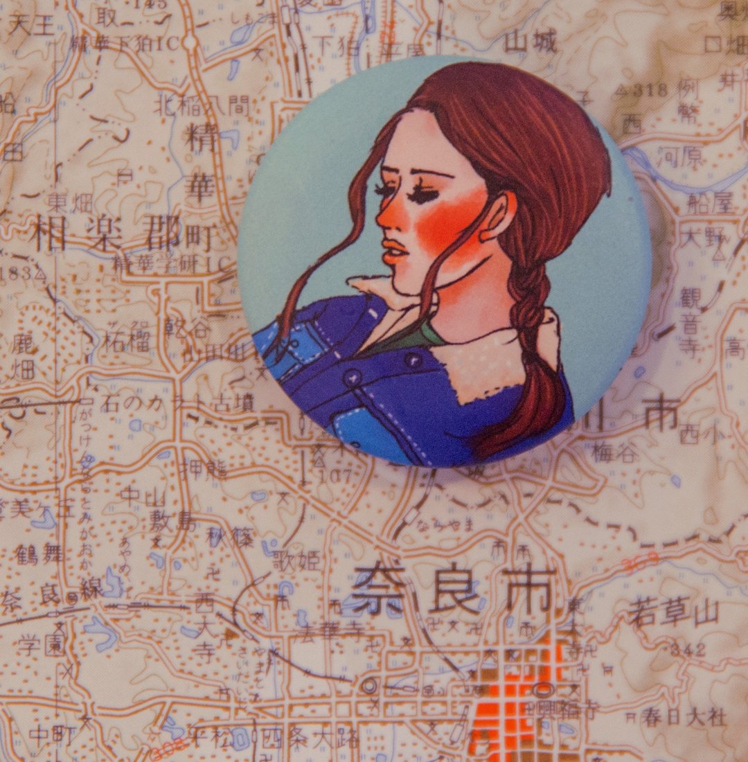 拎子女孩徽章 - 胸针 - 塑料 蓝色