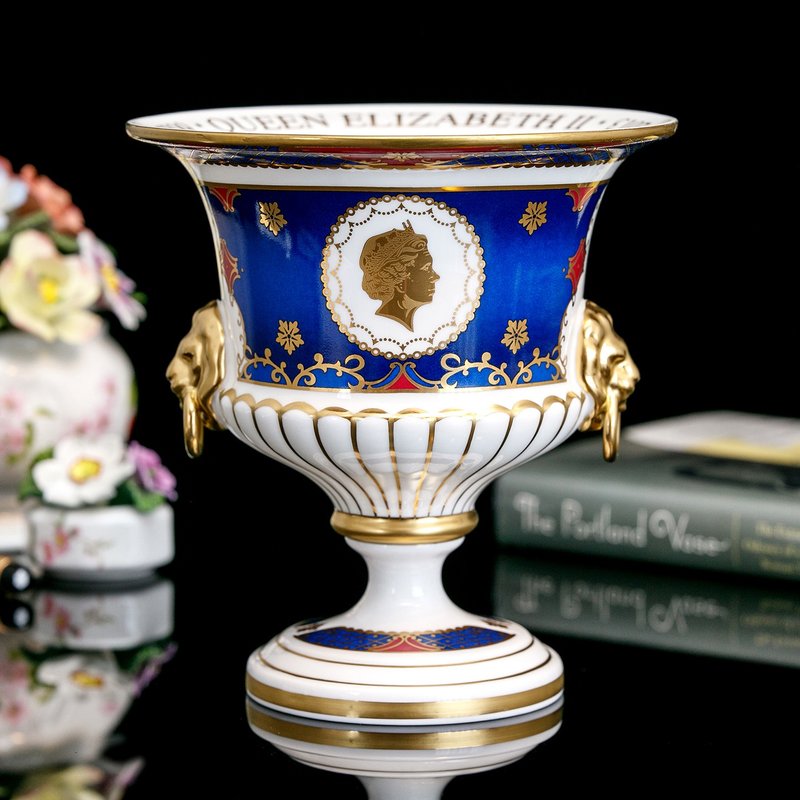 【皇家荣耀】Royal Worcester 2013女王加冕60周年金狮限量宝瓶 - 花瓶/陶器 - 瓷 