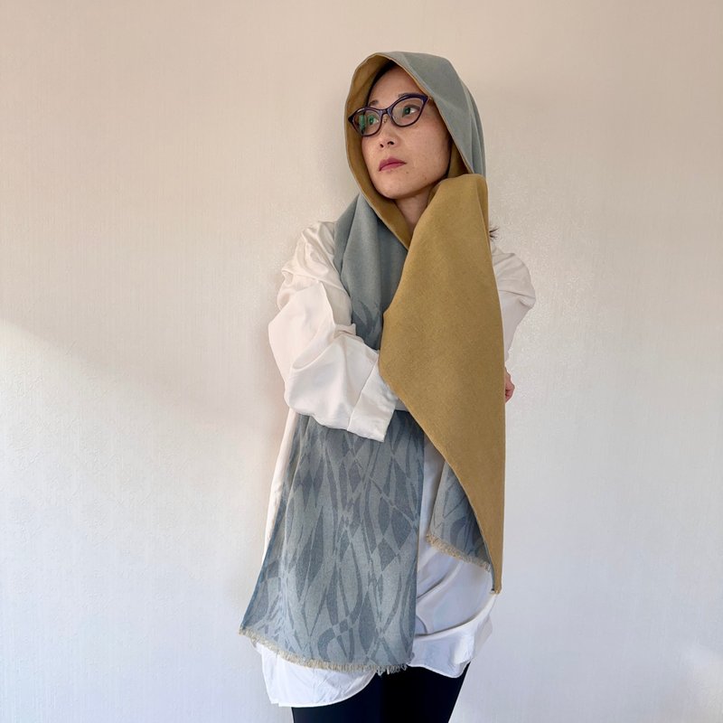 洋甘菊与栀子花草木手染围巾 亚麻羊毛混纺 型染菊花纹样 - 围巾/披肩 - 棉．麻 黄色