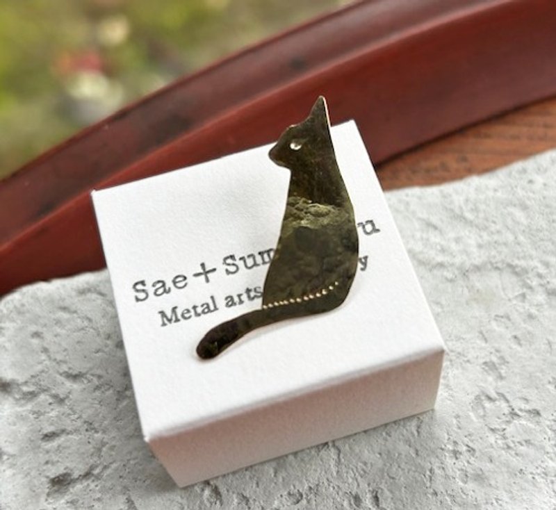 美丽猫咪“月”◇ 黄铜锻金胸针 - 胸针 - 其他金属 