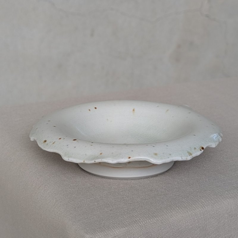 斑点不规则溶融点心浅盘 - 盘子/餐盘/盘架 - 陶 白色