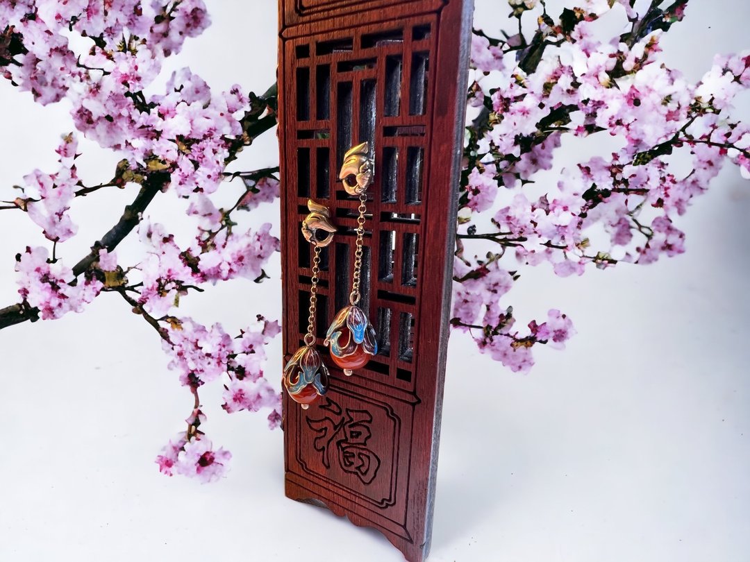 麒鹿珠宝/s925银烧蓝系列/富贵荣华南红玛瑙孔雀款 - 耳环/耳夹 - 珐琅 