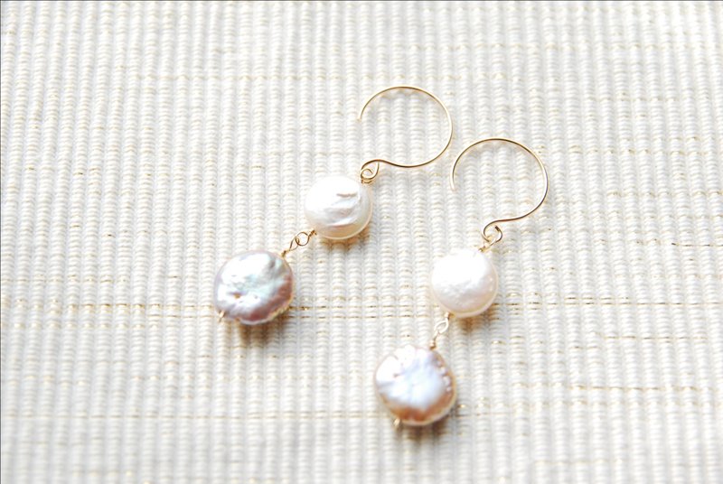 2 kinds of coin pearl earrings mauve x White (14kgf) - 耳环/耳夹 - 纸 紫色