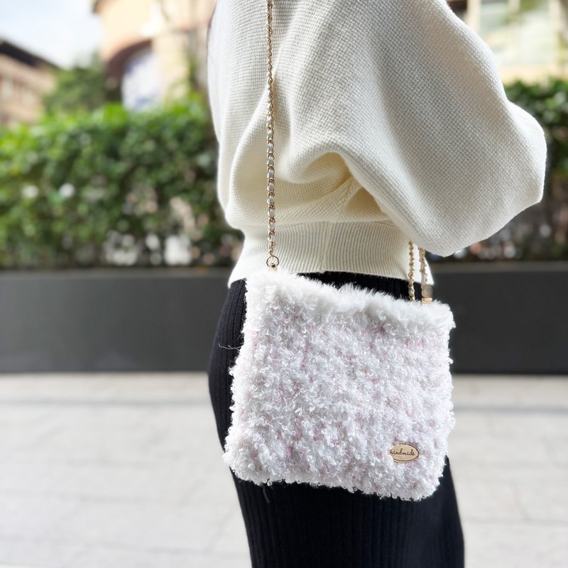 【毛毛手机包】卷卷雪白粉・手机包/小金球包/手工编织包 - 侧背包/斜挎包 - 其他材质 