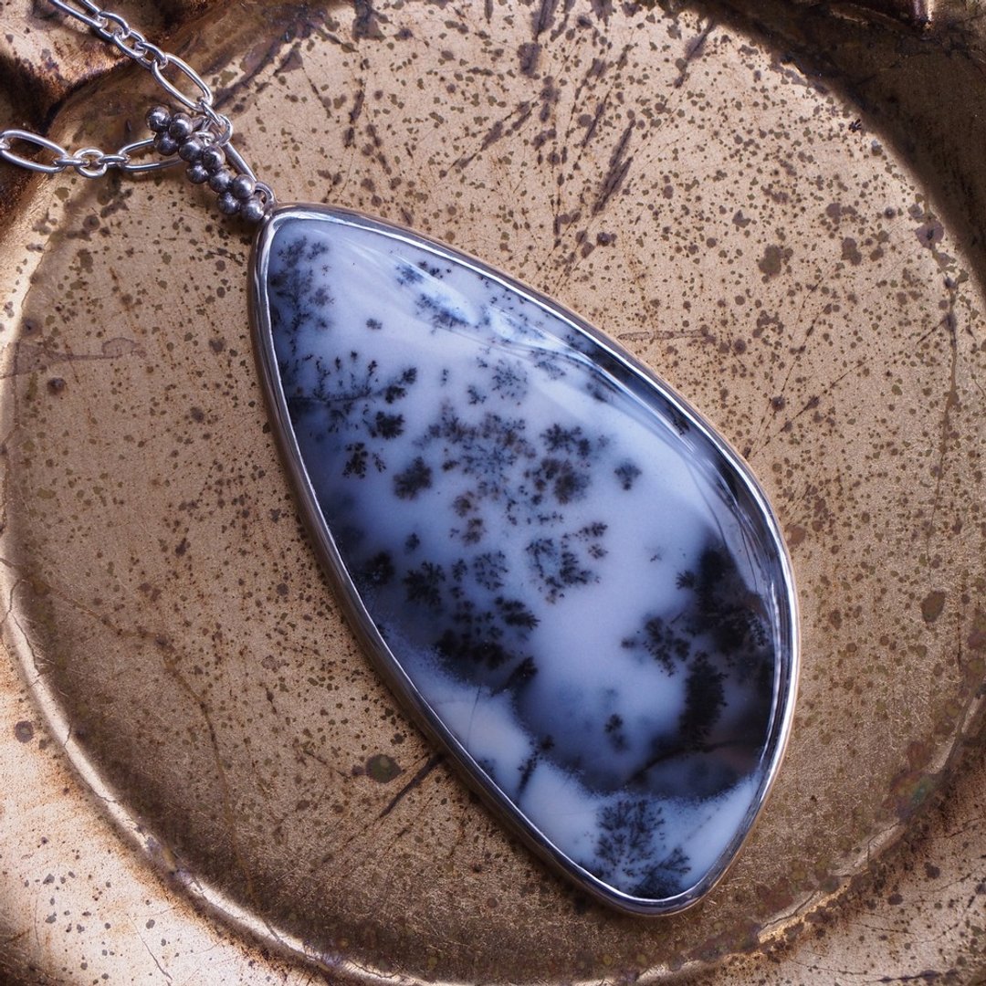 大颗 天然树枝蛋白 雪松石  Dendritic Opal 手工纯银项链 - 项链 - 半宝石 白色