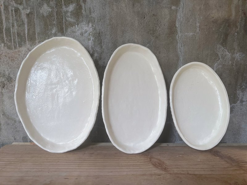 /华丽配角/ 手捏陶瓷盘 大中小三种 - 盘子/餐盘/盘架 - 陶 白色