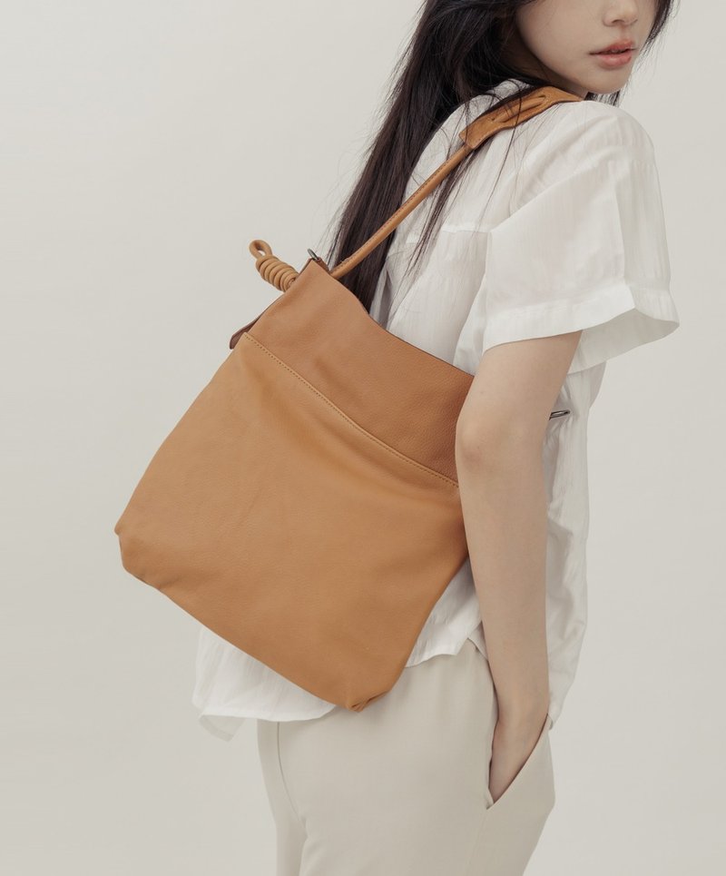 绑结设计廓型结构真皮手提肩斜背3用托特包 焦糖咖啡 - 手提包/手提袋 - 真皮 