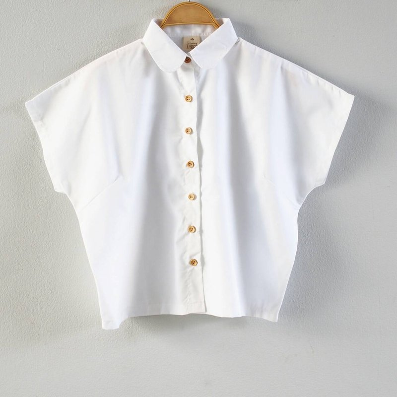 Short-sleeved Shirt with Wooden buttons-White - 女装衬衫 - 棉．麻 白色
