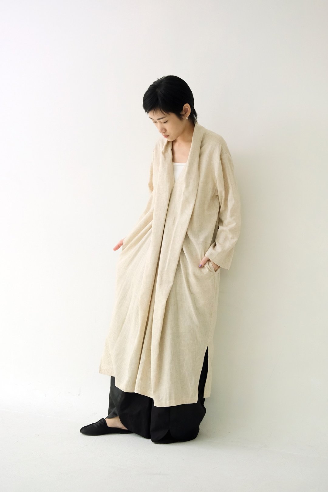 川 衣 WEAR BEING  胸前皱折 V 领洋装  米白 - 洋装/连衣裙 - 棉 白色