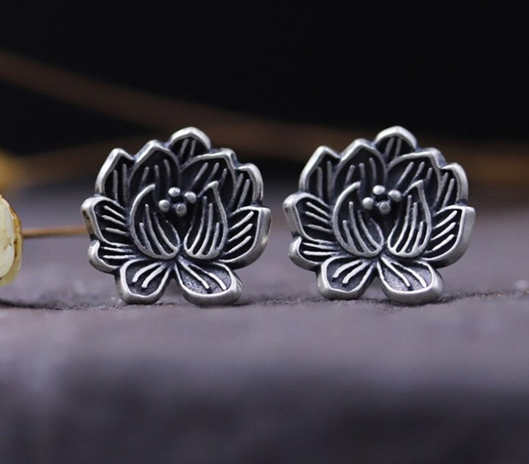 Real S 925 Sterling Silver Handmade Engraved Lotus Studs Earrings Women Floral - 耳环/耳夹 - 纯银 银色