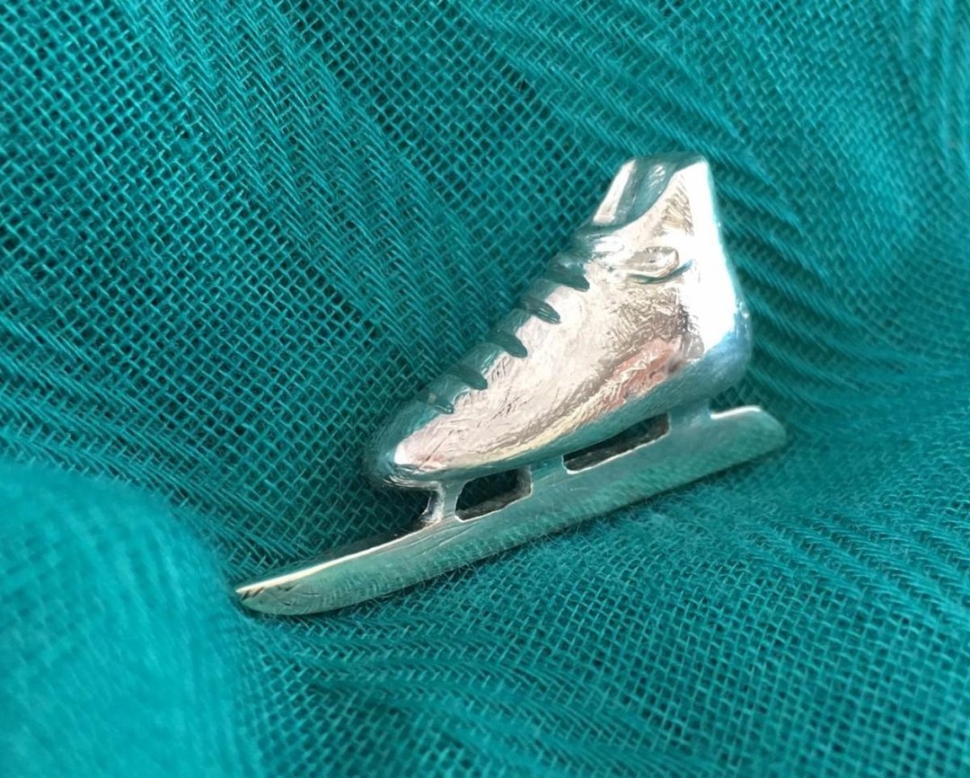 Speed skating shoes ☆ SV pin badge - 胸针 - 其他金属 银色