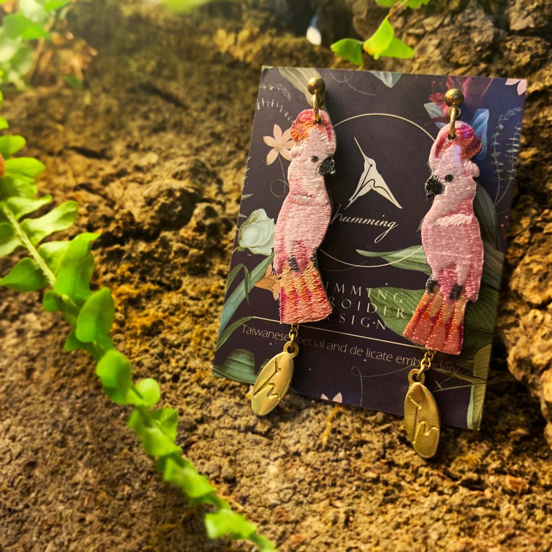 耳环 红葵凤头鹦鹉 刺绣 手工 耳夹 鹦鹉  礼盒 礼物 生日 - 耳环/耳夹 - 绣线 粉红色