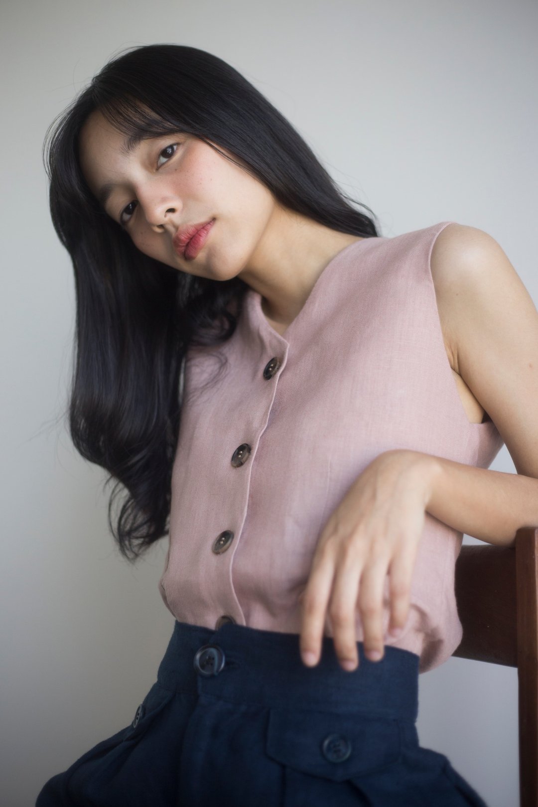 Linen front buttoned crop vest in Dusty Pink - 女装背心 - 亚麻 粉红色