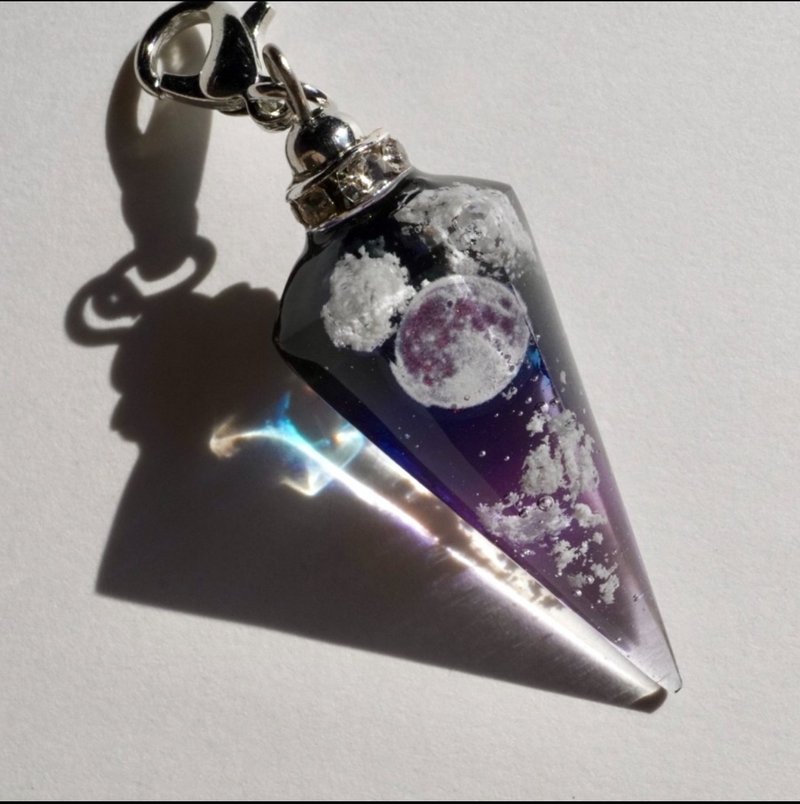 云树脂墨黑色红色月亮天空摆件S1推荐串吊坠 - 项链 - 树脂 多色