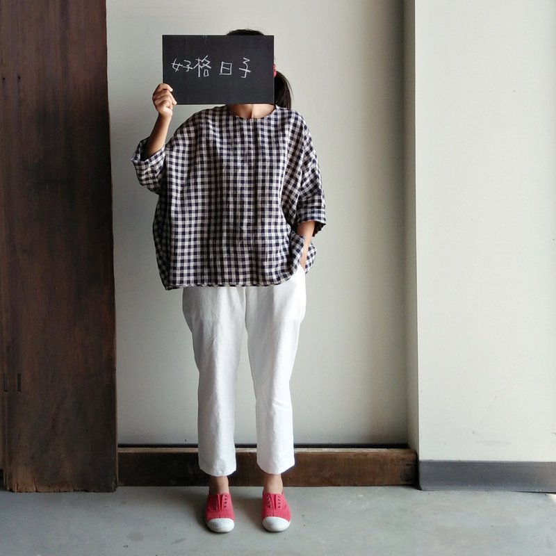 贝壳后扣八分袖衫  亚麻 米底黑格子/米底蓝格子 - 女装上衣 - 棉．麻 白色