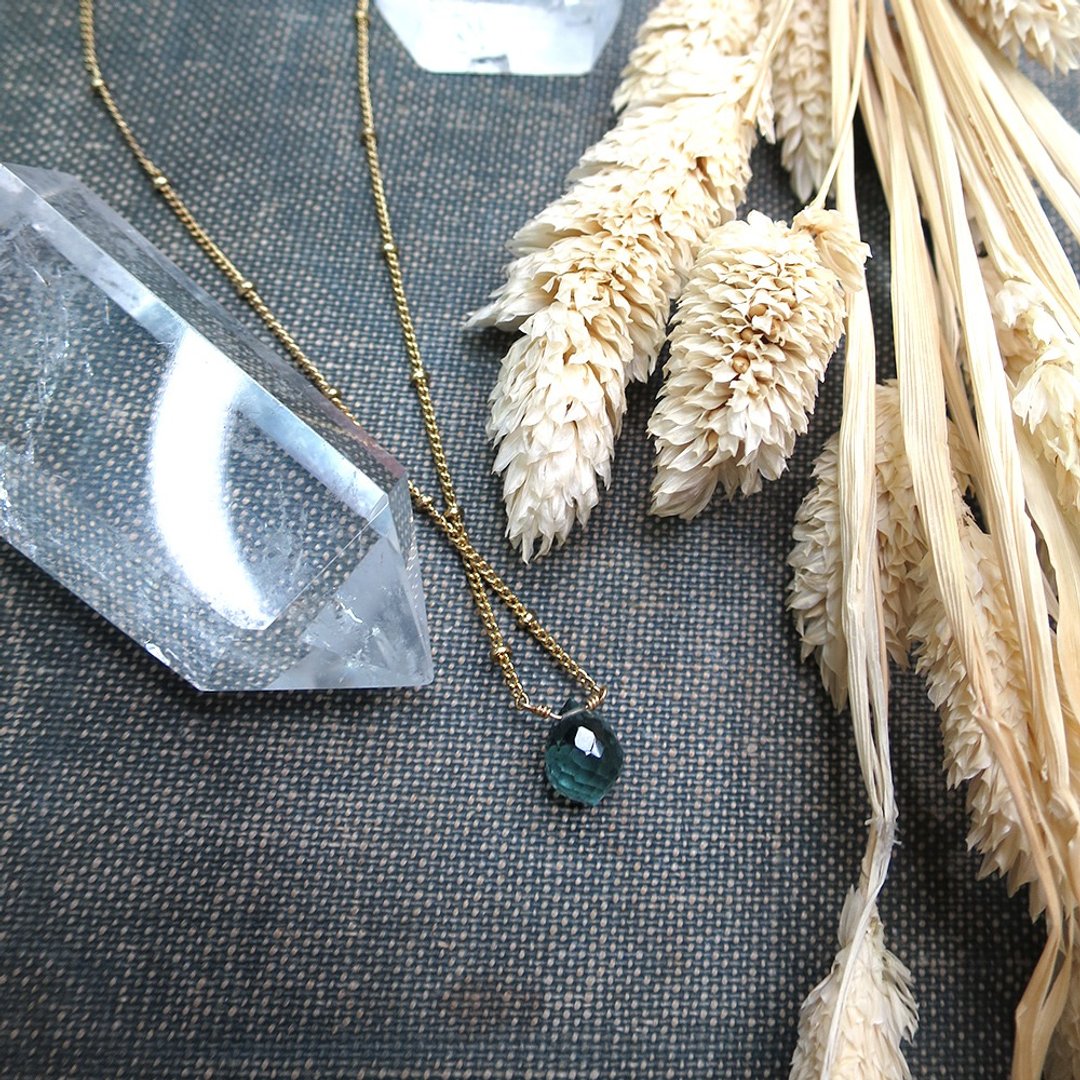 VIIART。敦蓝。伦敦蓝石英镀古金黄铜项链 | 水晶玛瑙 - 项链 - 水晶 蓝色