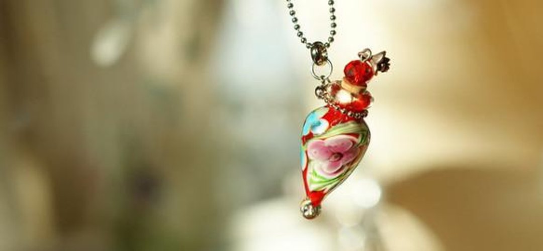 Perfume Bottle Pendant / Drop / Red - 项链 - 其他金属 