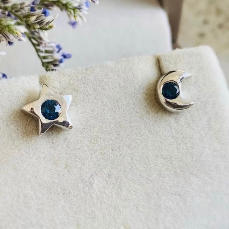 星月耳钉, 蓝宝石, 3毫米。(蓝色蓝宝石) - 耳环/耳夹 - 半宝石 蓝色