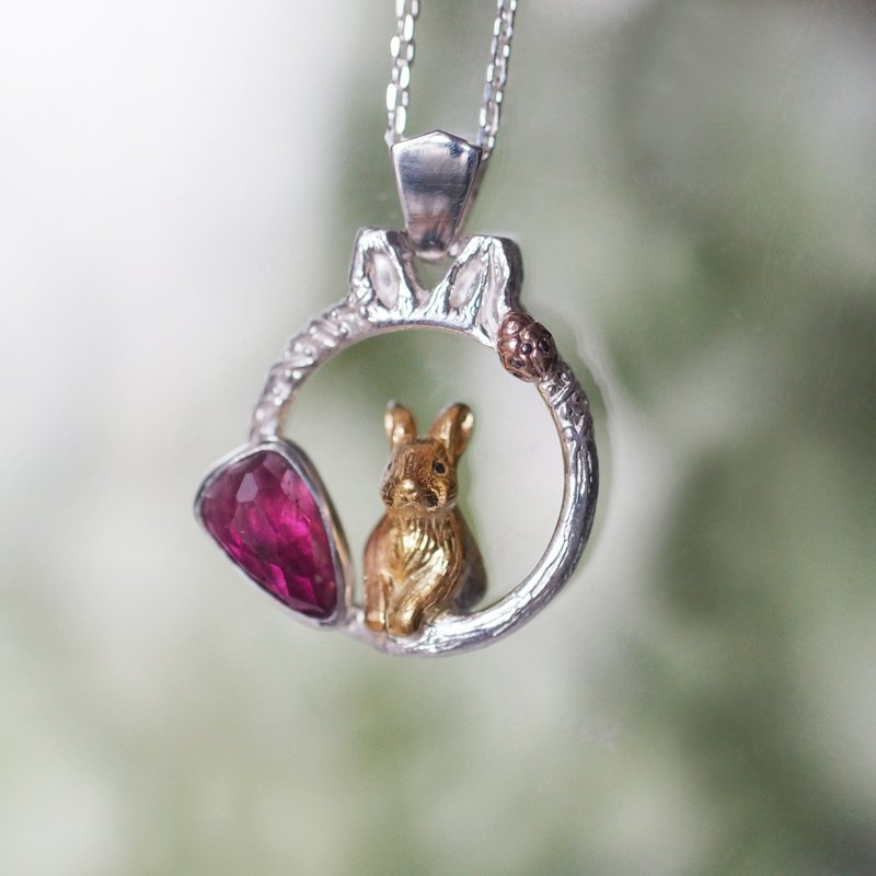 Pink Tourmaline Forest Rabbit and Ladybugs Pendant - 项链 - 其他金属 金色