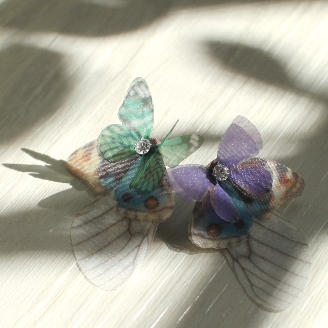 不对称蝴蝶耳环一对&水钻925银耳针 pierced or clip-on earring - 耳环/耳夹 - 丝．绢 蓝色